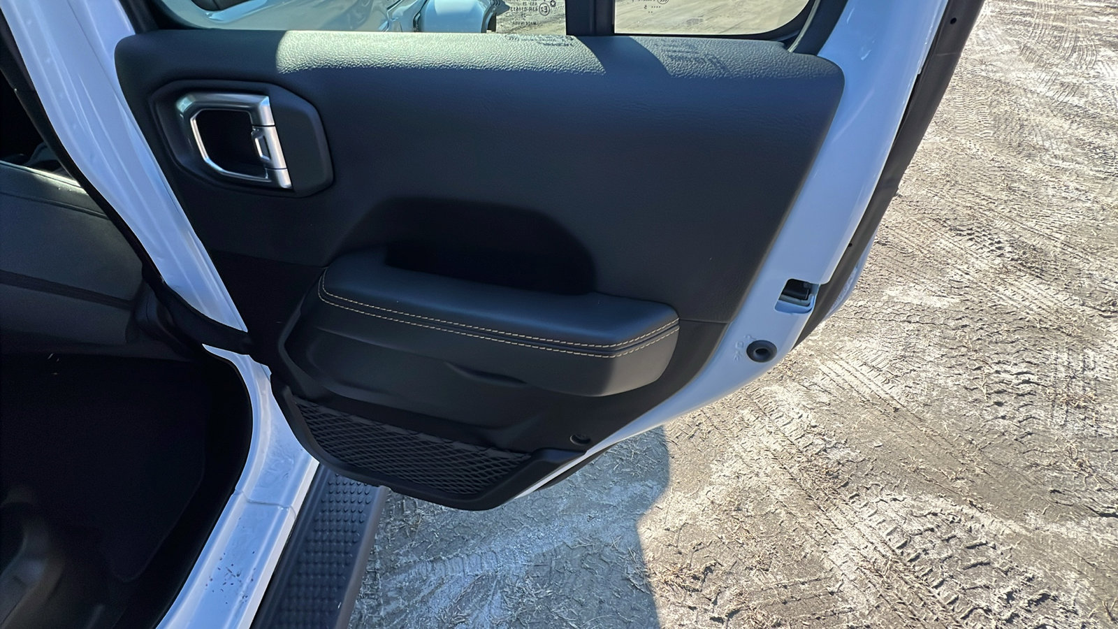 Used 2025 Jeep Wrangler Sahara 4xe image 20