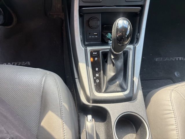 Used 2015 Hyundai Elantra Limited w/ Option Group 05 FWD image 9