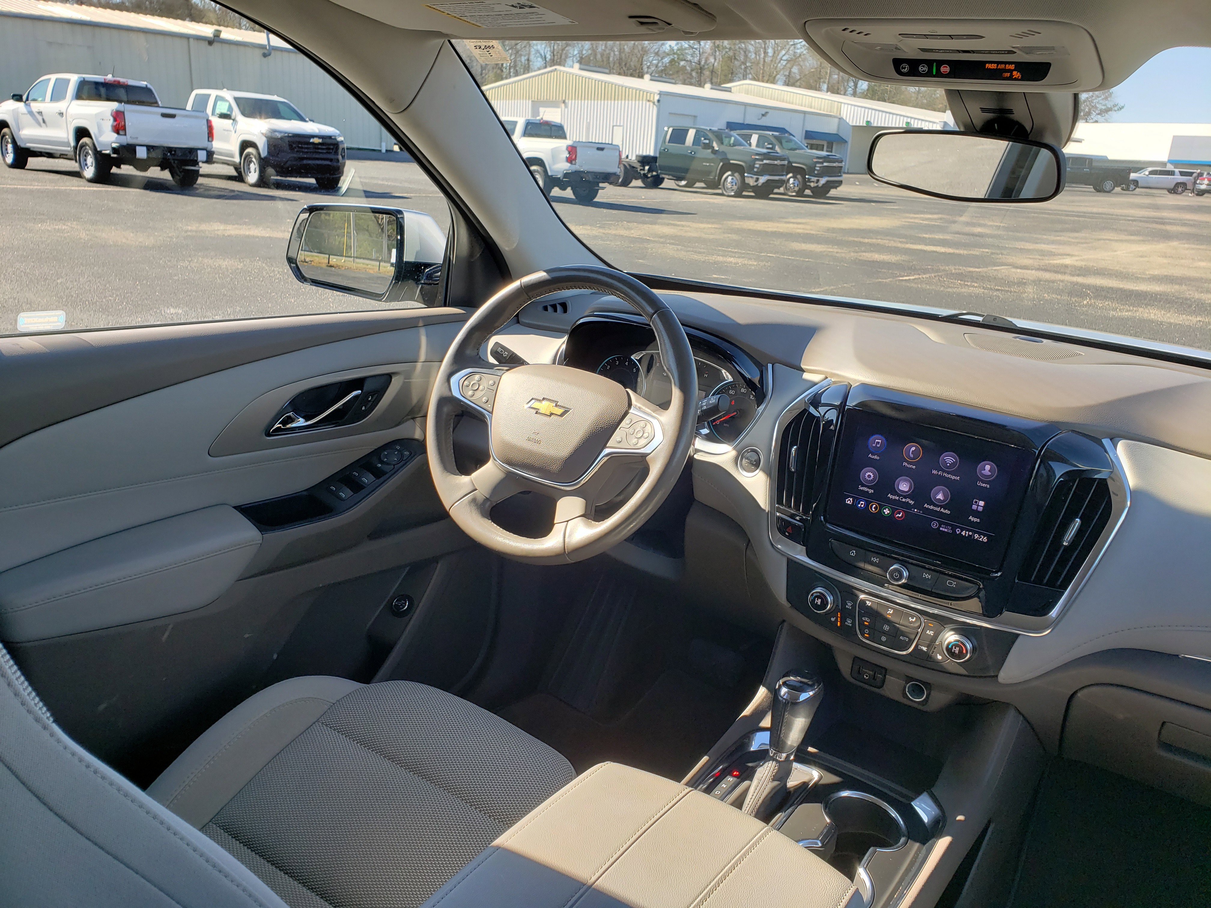 Used 2020 Chevrolet Traverse LT image 39