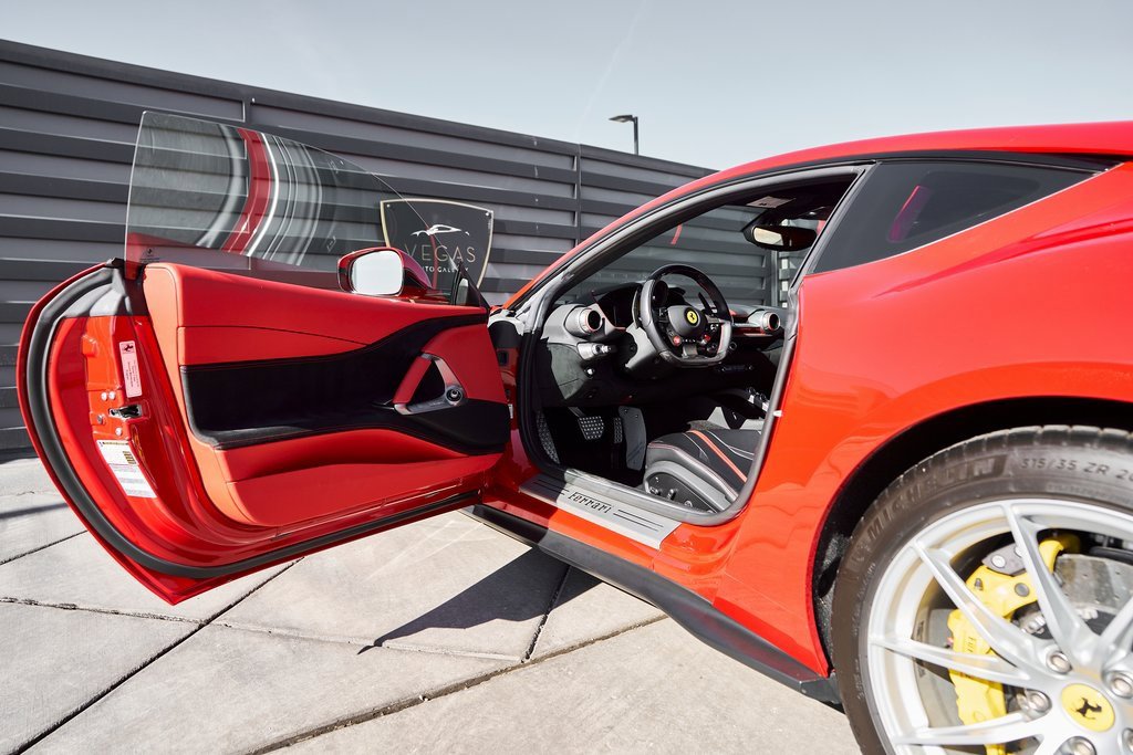Used 2018 Ferrari 812 Superfast image 34