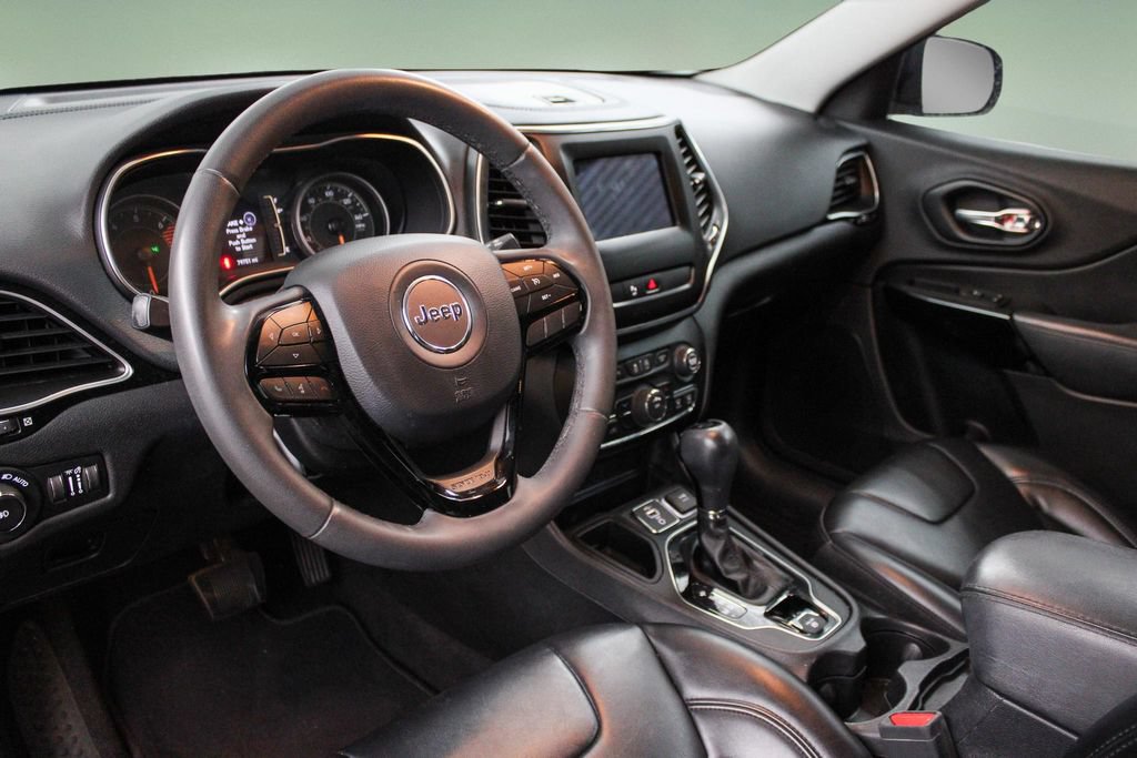 Used 2020 Jeep Cherokee Latitude Plus FWD image 2