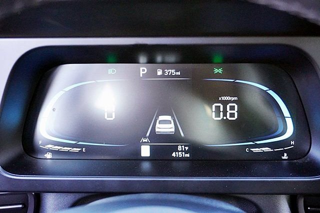 Certified 2025 Hyundai Elantra Sport image 30