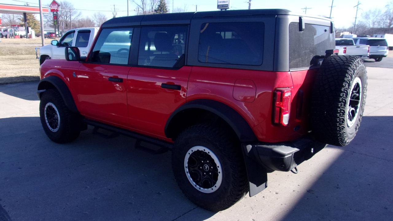 Used 2023 Ford Bronco Black Diamond w/ Sasquatch Package image 2