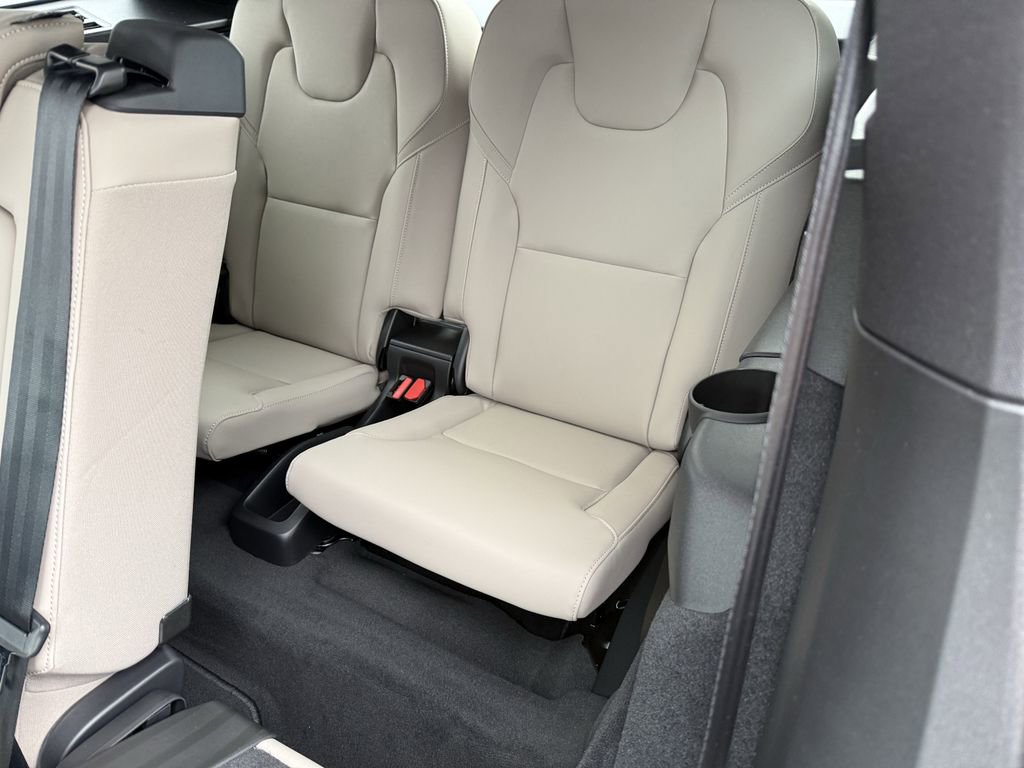 New 2026 Volvo XC90 B6 Plus w/ Protection Package Premier image 13