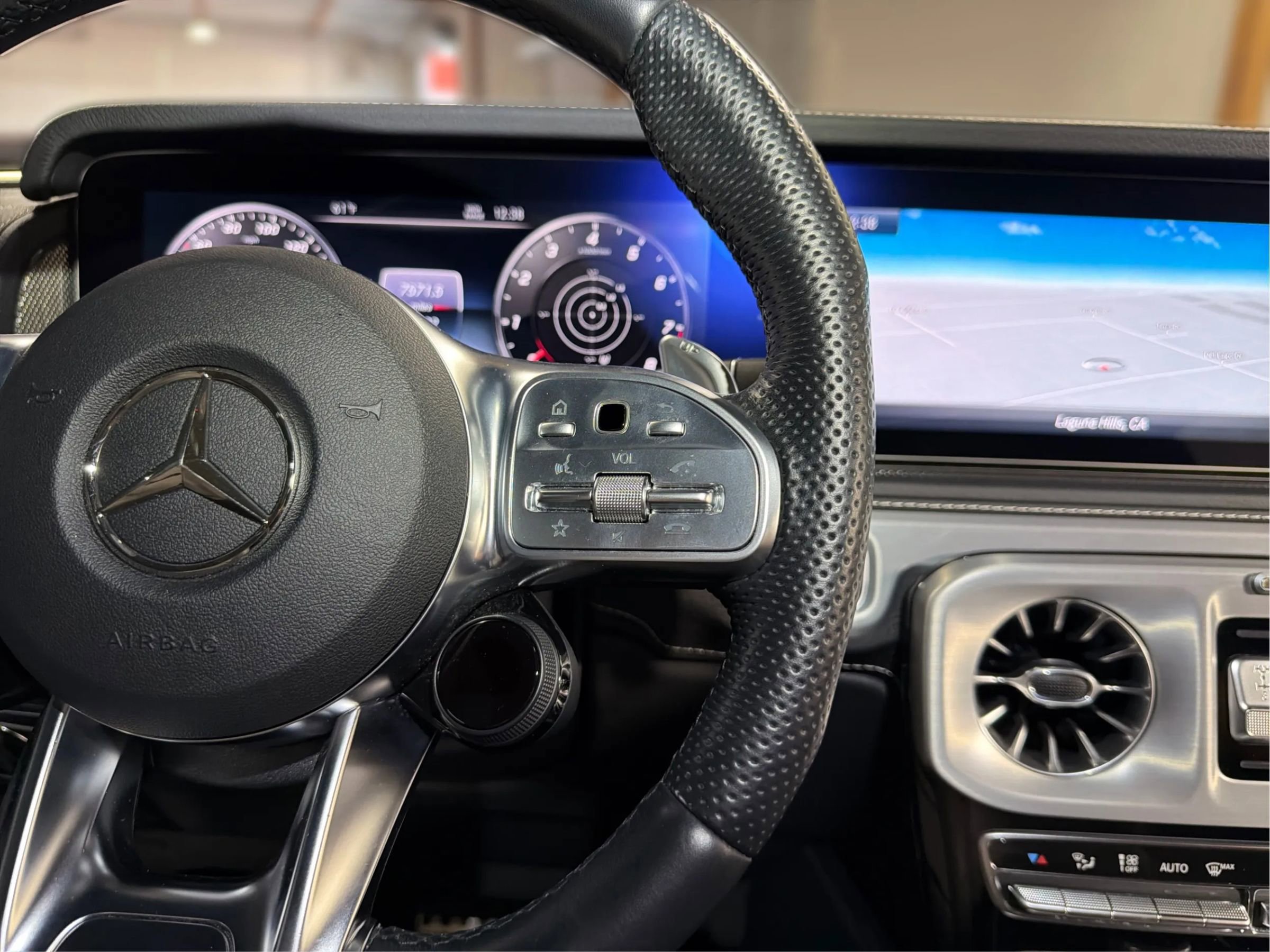 Used 2021 Mercedes-Benz G 63 AMG 4MATIC w/ G Manufaktur Interior Package image 36