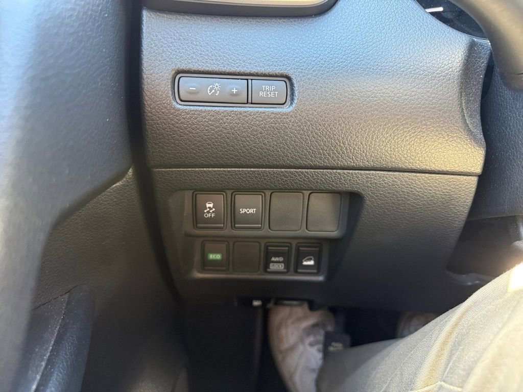 Used 2016 Nissan Rogue SV image 30