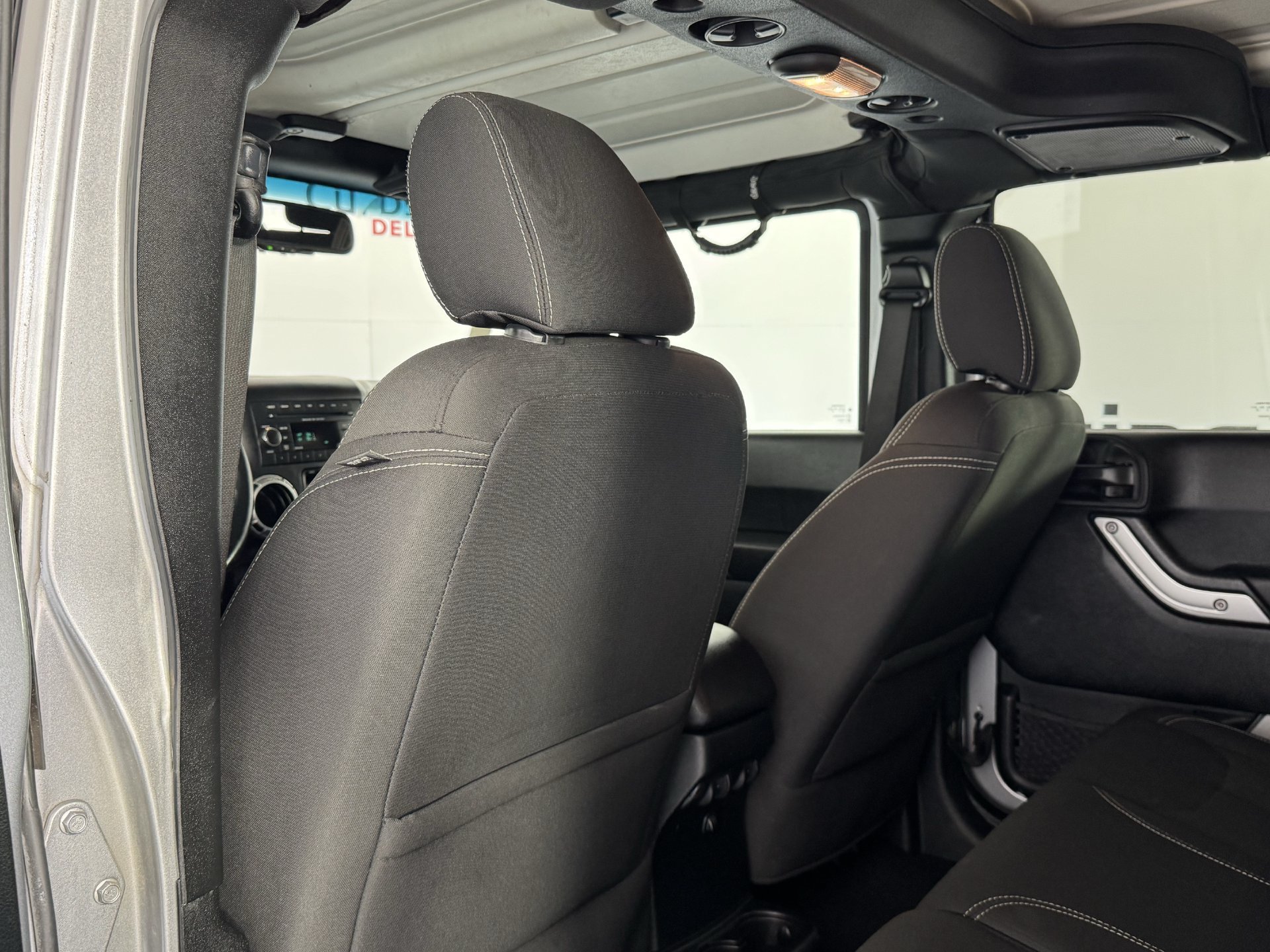 Used 2018 Jeep Wrangler Unlimited Sahara AWD/4WD image 16