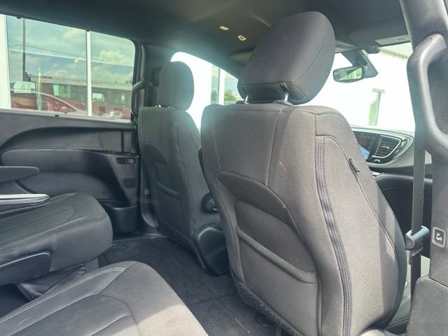 Used 2018 Chrysler Pacifica Touring Plus w/ S Appearance Package FWD image 13