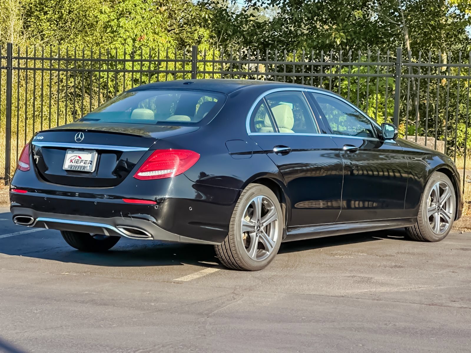 Used 2019 Mercedes-Benz E 300 image 4