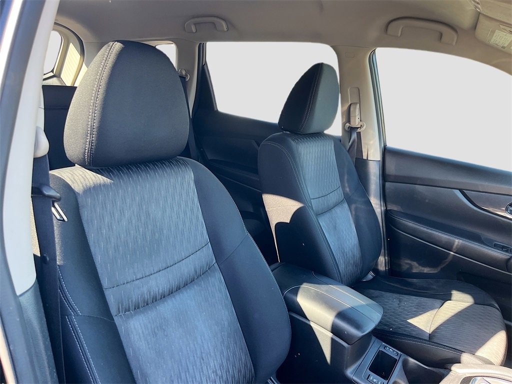 Used 2017 Nissan Rogue SV image 26