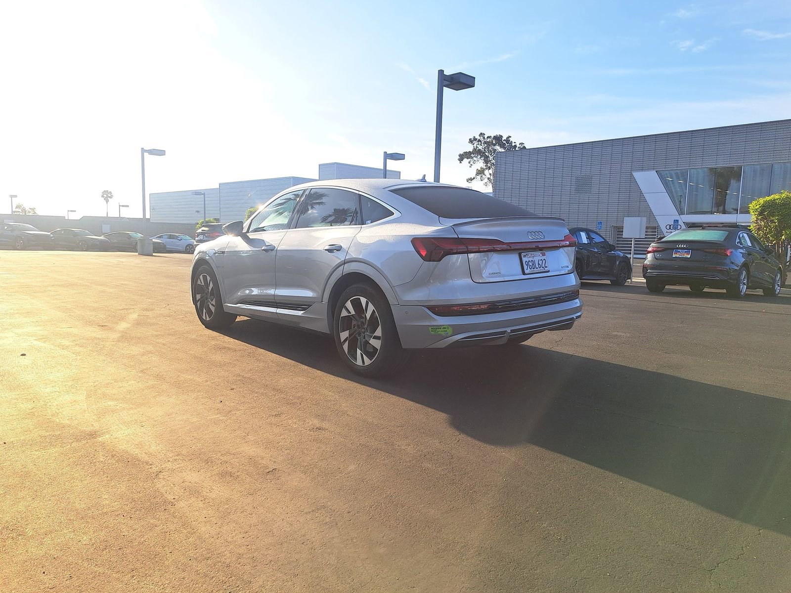 Used 2023 Audi e-tron Premium Plus w/ Premium Plus Package image 4