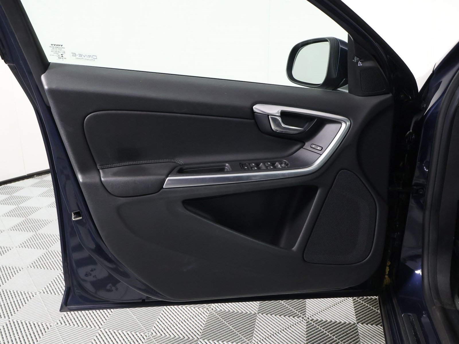 Used 2015 Volvo V60 T5 Premier w/ Convenience Package FWD image 17