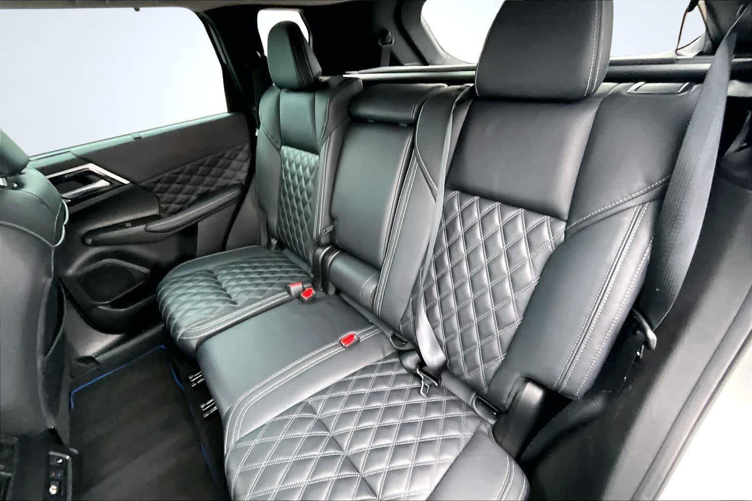 Used 2023 Mitsubishi Outlander SEL image 13