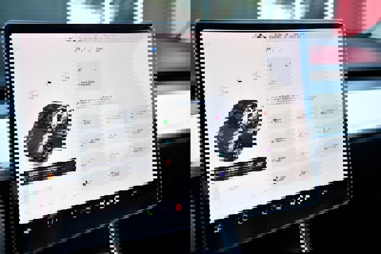 Used 2021 Tesla Model Y Long Range image 24