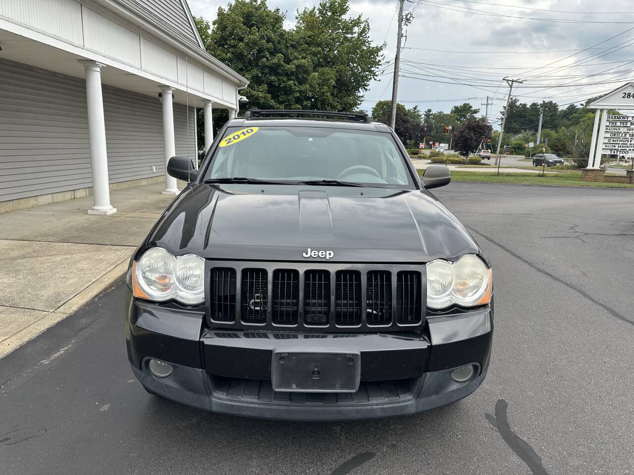 Used 2010 Jeep Grand Cherokee Laredo w/ Popular Equipment Group AWD/4WD image 3