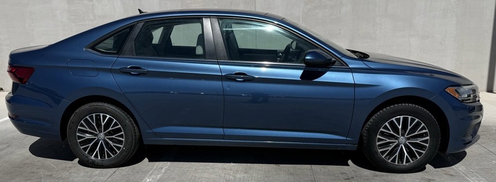 Used 2020 Volkswagen Jetta SE image 3