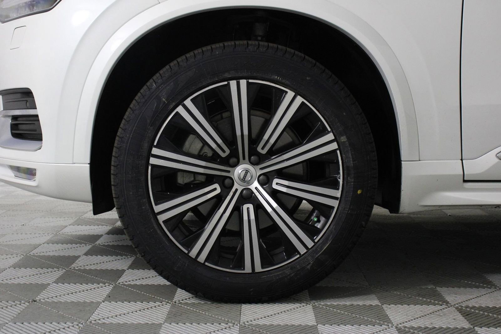 Certified 2024 Volvo XC90 B5 Core w/ Protection Package Premier image 28