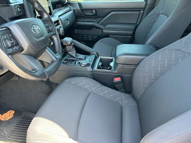 Certified 2025 Toyota Tacoma SR5 AWD/4WD image 11