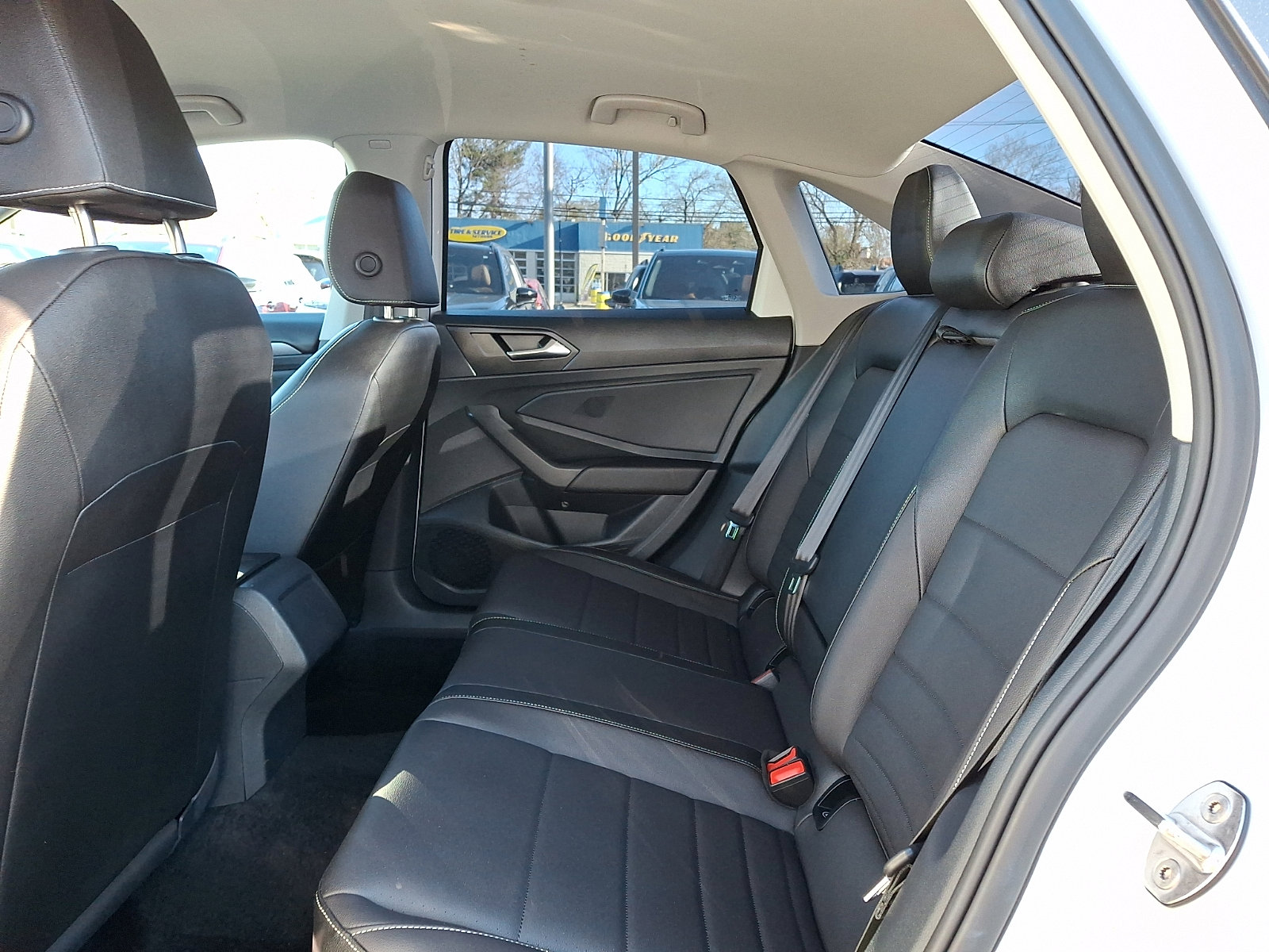 Used 2023 Volkswagen Jetta SE FWD image 10