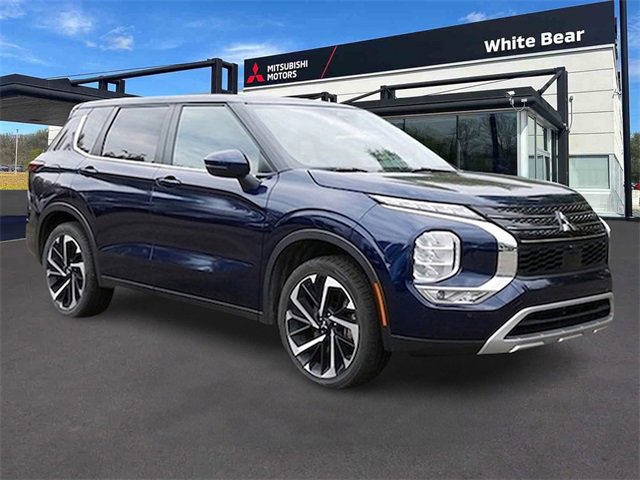 Used 2024 Mitsubishi Outlander SE image 1