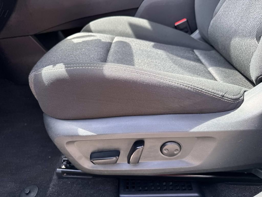 Used 2024 Nissan Rogue SV image 18