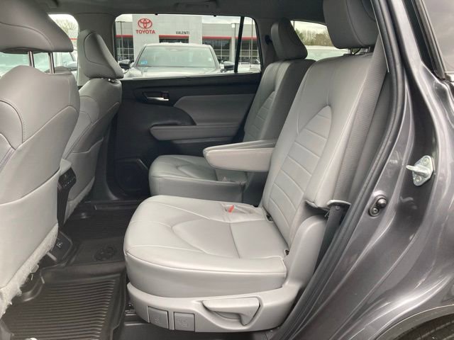 Certified 2023 Toyota Highlander XLE image 18