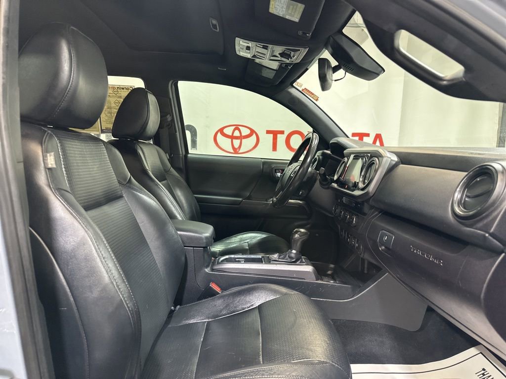 Used 2019 Toyota Tacoma TRD Off-Road image 9