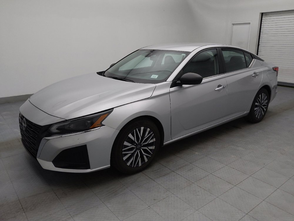 Used 2024 Nissan Altima 2.5 SV image 2