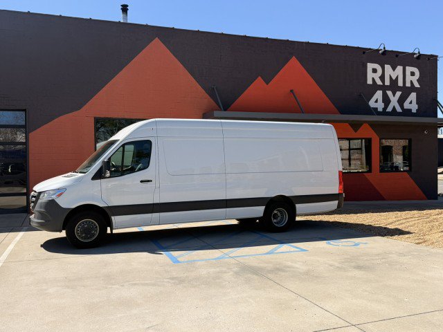 Used 2022 Mercedes-Benz Sprinter 3500 image 2
