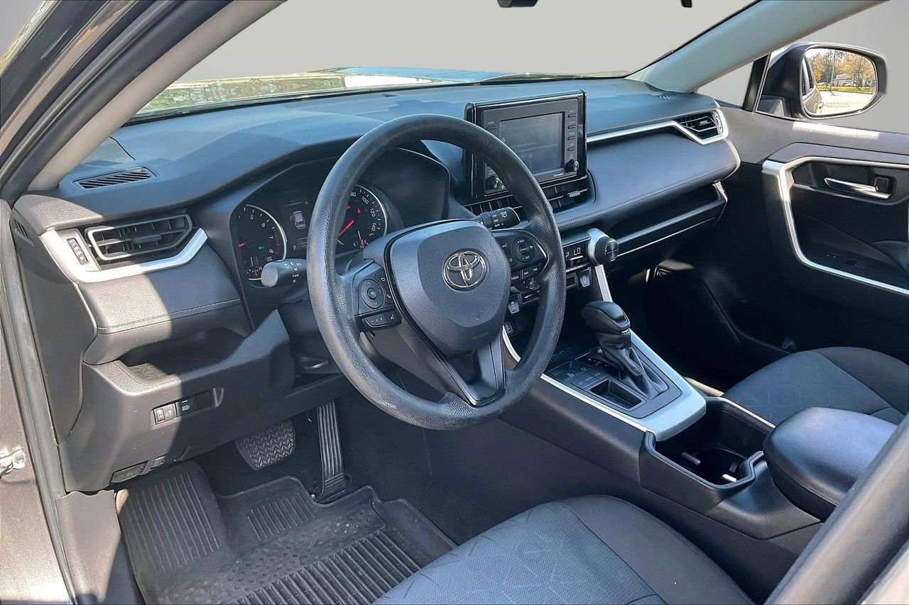 Used 2022 Toyota RAV4 XLE image 19