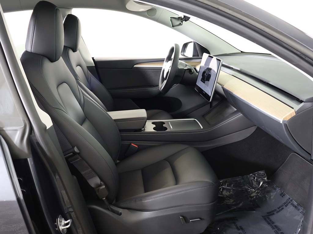 Used 2024 Tesla Model Y Long Range image 35