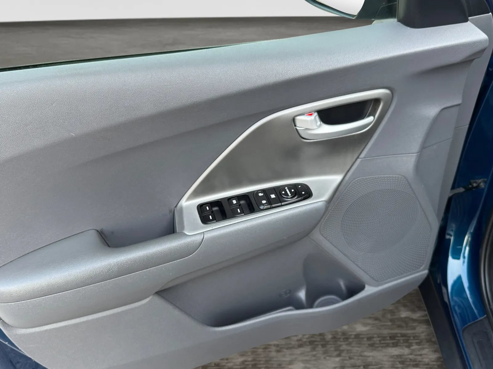 Used 2019 Kia Niro LX FWD image 9