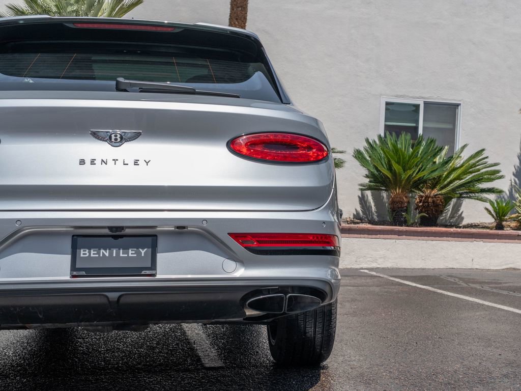 Used 2023 Bentley Bentayga Extended Wheelbase AWD/4WD image 43