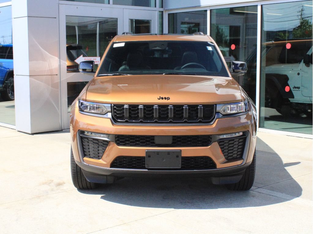 New 2026 Jeep Grand Cherokee L Limited w/ Limited Altitude Package AWD/4WD image 2