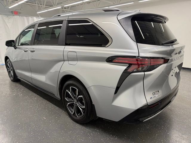 Certified 2025 Toyota Sienna Platinum AWD/4WD image 4