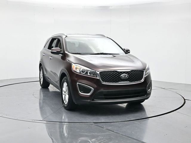 Used 2016 Kia Sorento LX w/ LX Convenience Package image 4