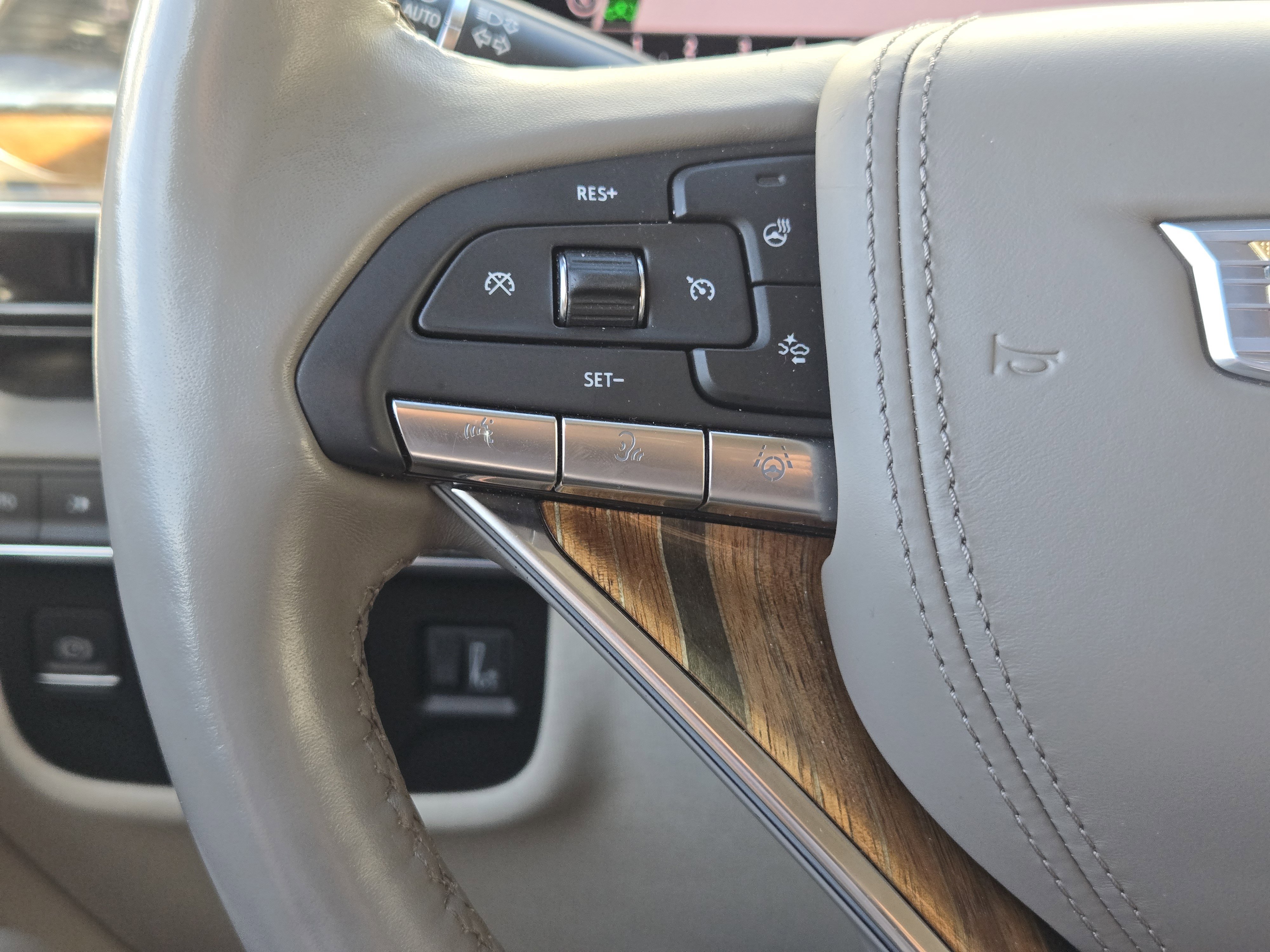 Used 2022 Cadillac Escalade Sport Platinum w/ Heavy-Duty Trailer Package image 31