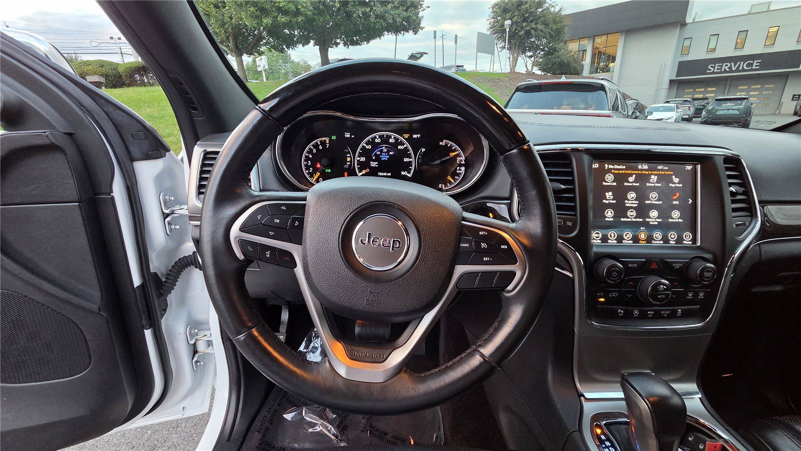 Used 2018 Jeep Grand Cherokee Overland AWD/4WD image 17