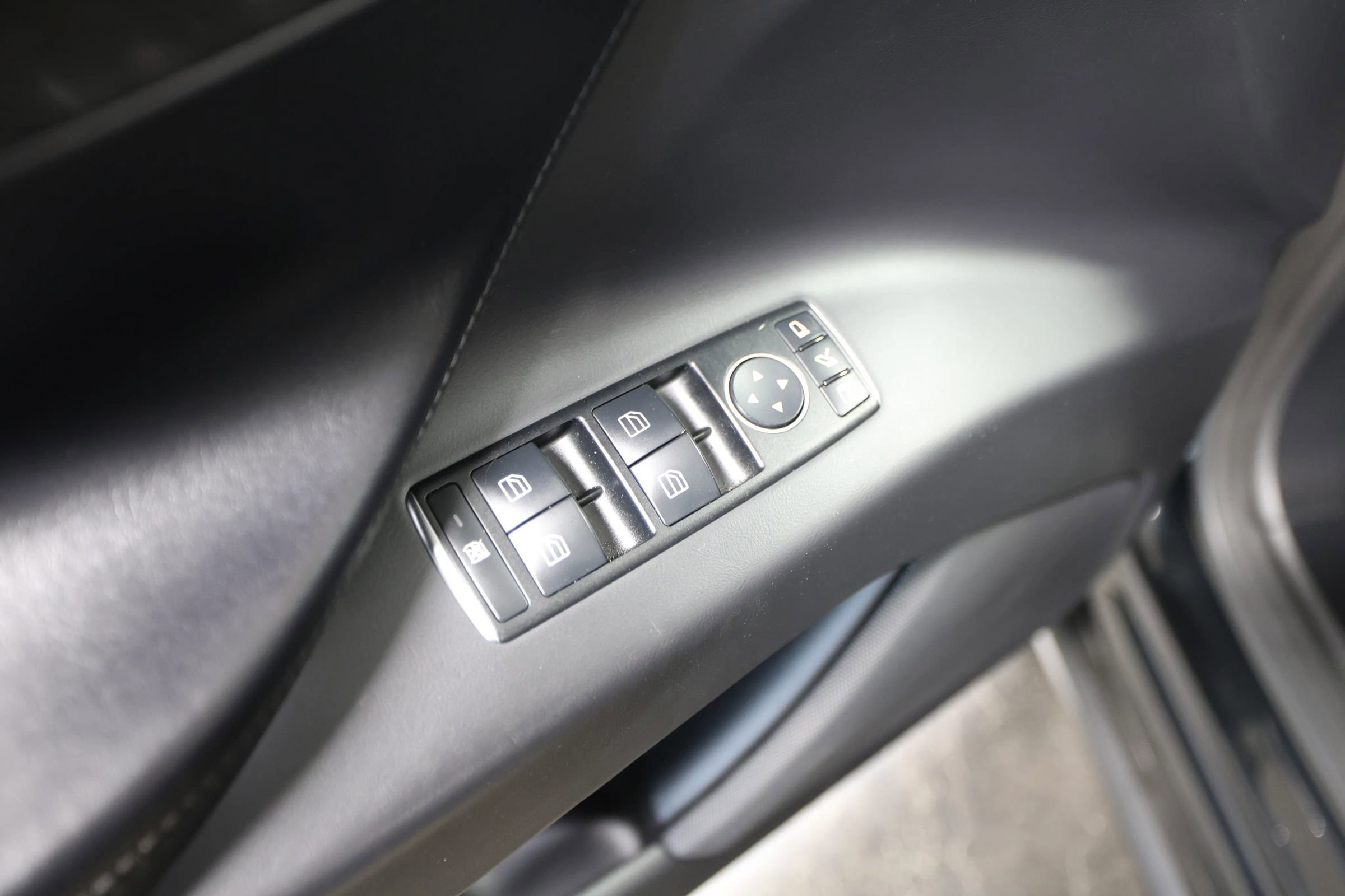 Used 2018 Tesla Model X 75D image 23