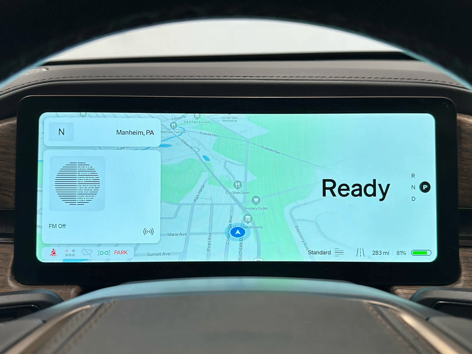 Used 2025 Rivian R1T Premium image 27