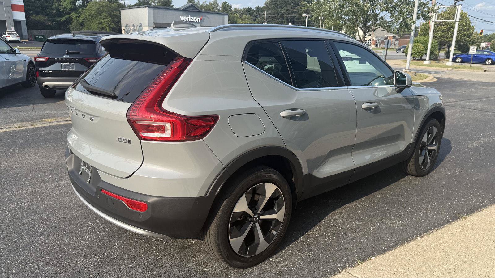 Used 2024 Volvo XC40 B5 Plus AWD/4WD image 6