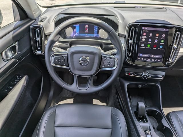 Certified 2025 Volvo XC40 B5 Core AWD/4WD image 21
