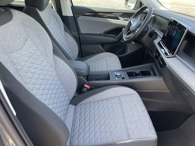 Used 2025 Volkswagen Tiguan S image 26