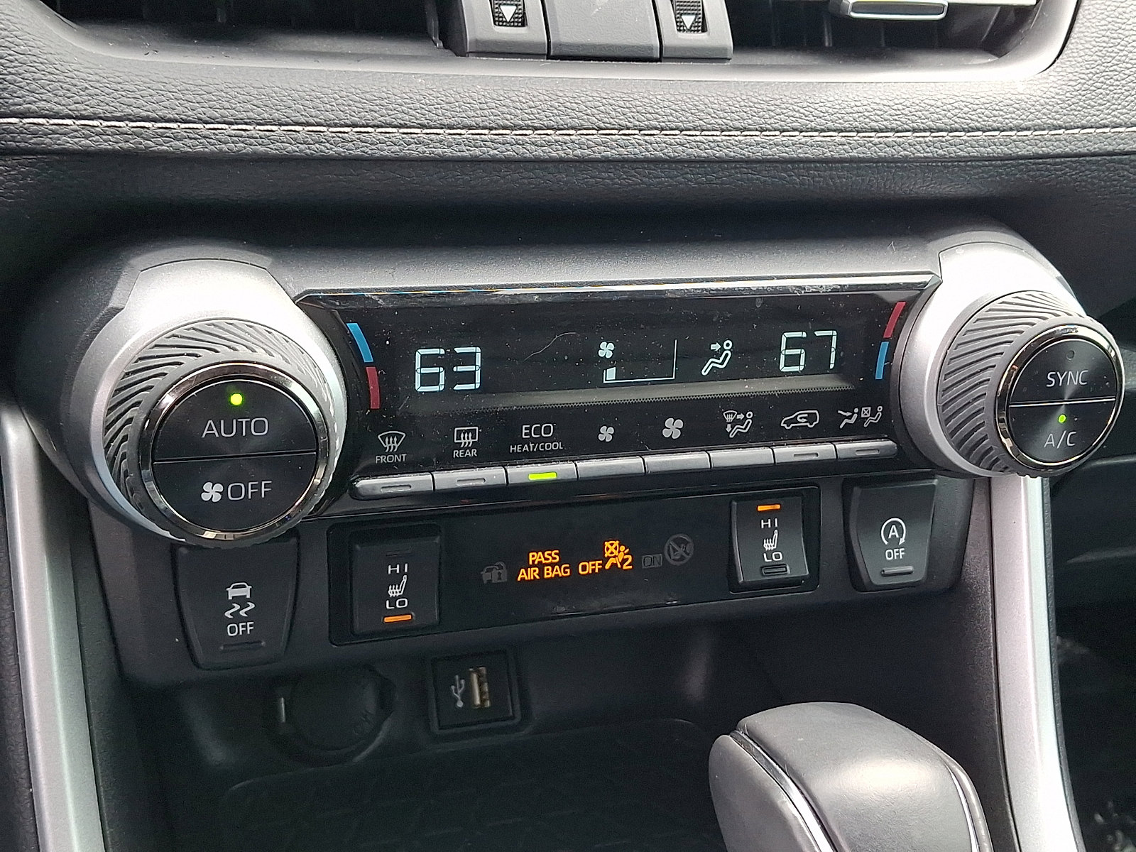 Used 2025 Toyota RAV4 XLE Premium w/ Weather Package AWD/4WD image 18