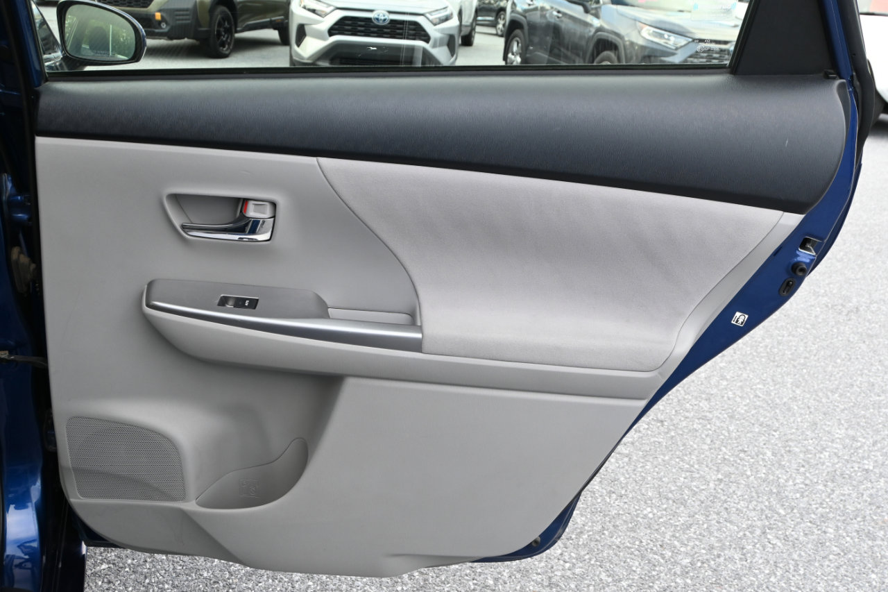 Used 2017 Toyota Prius V Three image 28