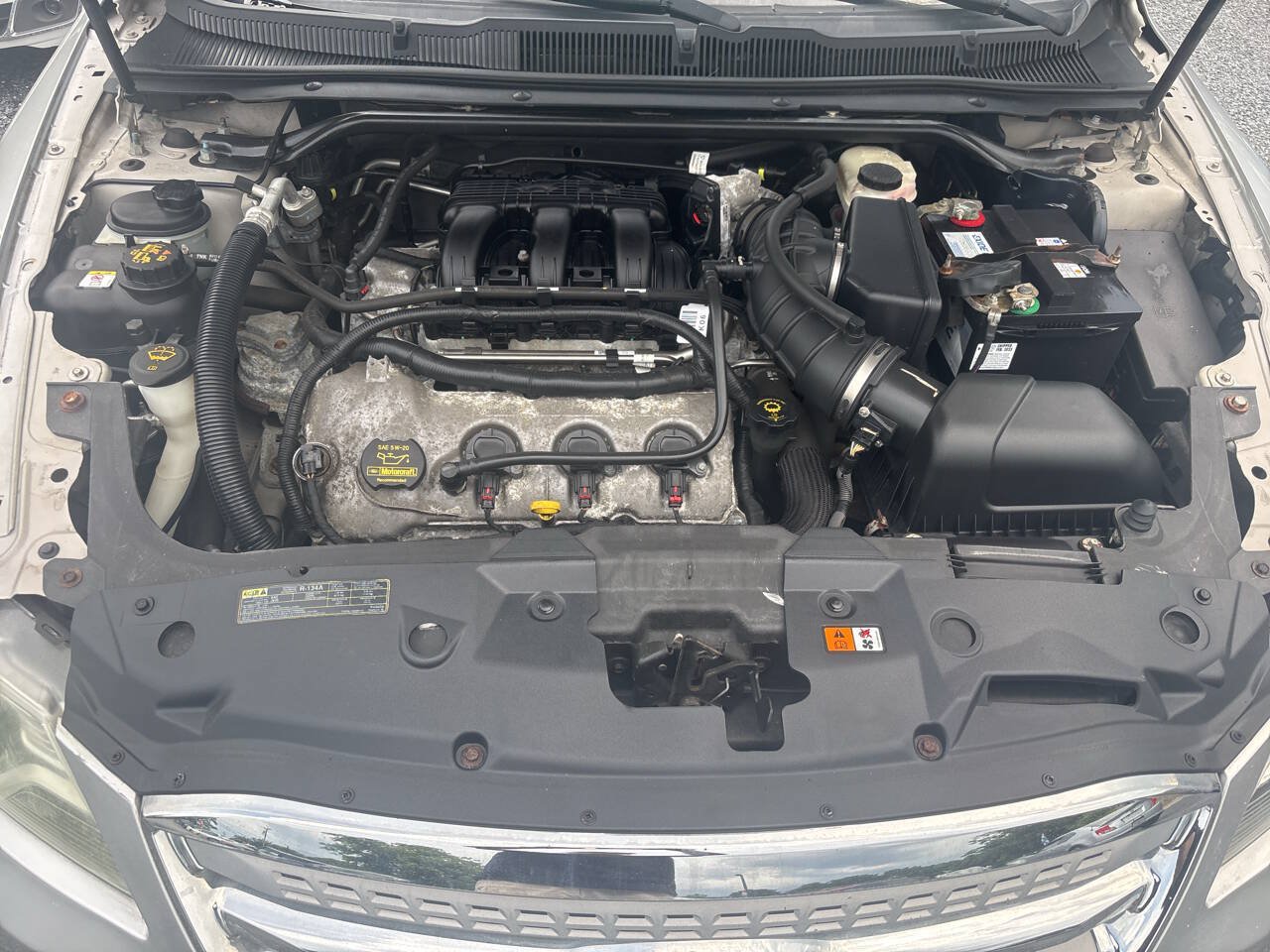 Used 2010 Ford Taurus Limited FWD image 14