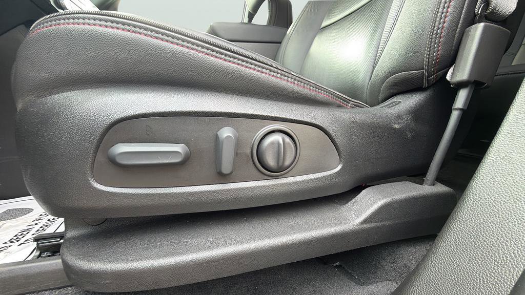 Used 2023 Chevrolet Traverse RS image 15