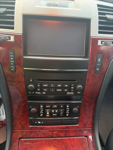 Used 2012 Cadillac Escalade Luxury image 23