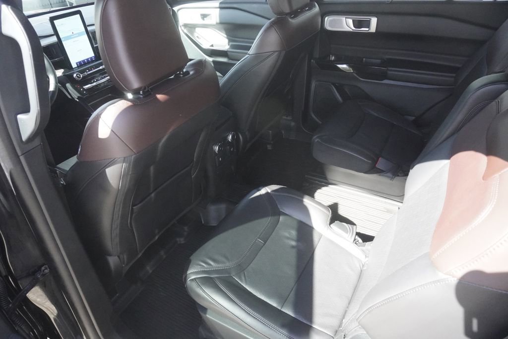 Used 2023 Ford Explorer Platinum w/ Technology Package image 29