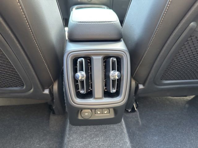 Certified 2025 Volvo XC40 B5 Plus AWD/4WD image 17